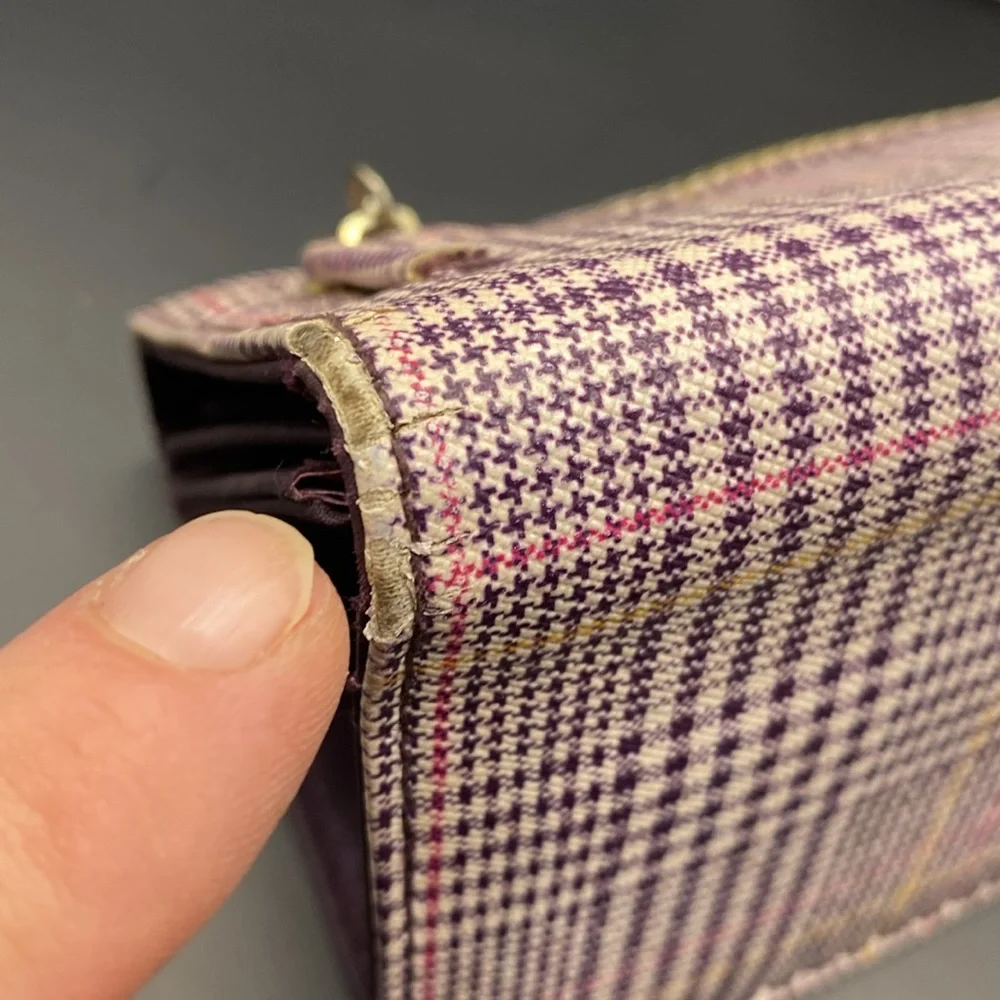 Super cute ladies wallet. All zippers and closures work as they should. - Picture 12 of 12
